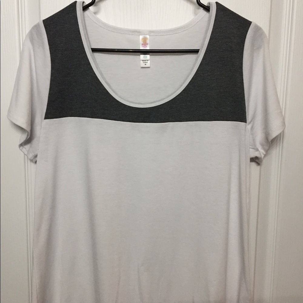 Lularoe Classic tee Size Medium